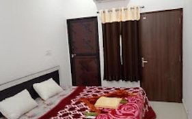 Hotel Royal Kalyan Palace Bhangarh  2*